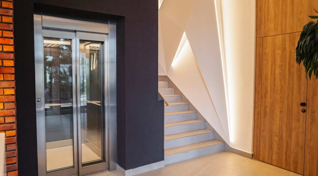 hydraulic passenger elevator